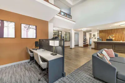 Photo 3 - Comfort Suites Redmond Airport