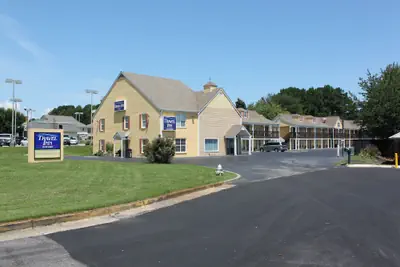 Photo 2 - Travel Inn - Buford/Mall of Georgia