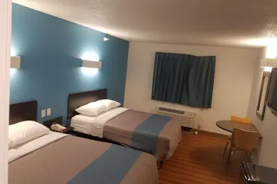 Photo 5 - Motel 6 Indianapolis, IN - Southport