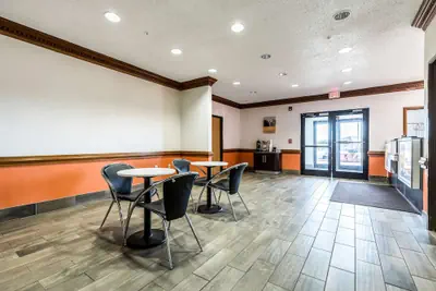 Photo 4 - Motel 6 Indianapolis, IN - Southport