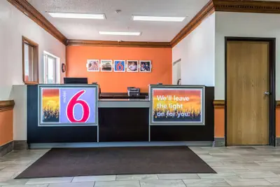 Photo 2 - Motel 6 Indianapolis, IN - Southport