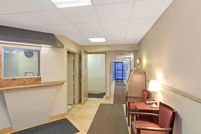 Photo 3 - Super 8 by Wyndham Long Island City LGA Hotel