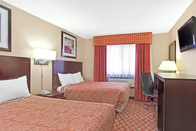 Photo 5 - Super 8 by Wyndham Long Island City LGA Hotel