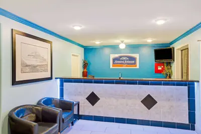Photo 2 - Howard Johnson by Wyndham Galveston