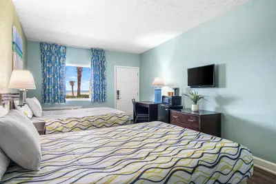 Photo 5 - Boardwalk Beach Hotel