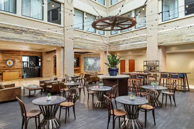 Photo 4 - Renaissance New Orleans Arts Warehouse District Hotel