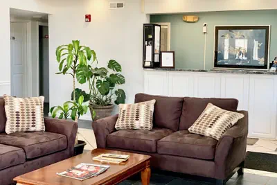 Photo 3 - Key West Inn - Childersburg