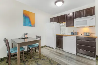 Photo 2 - MainStay Suites Madison Airport