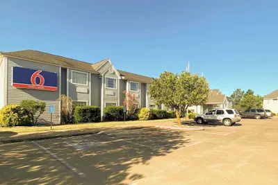 Photo 2 - Motel 6 McAlester, OK - South