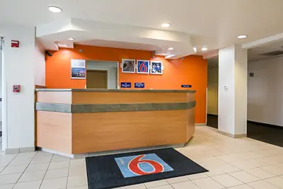 Photo 2 - Motel 6 Sycamore, IL