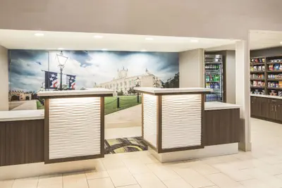 Photo 4 - La Quinta Inn & Suites by Wyndham Milledgeville