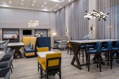 Photo 4 - Hampton Inn & Suites Agoura Hills