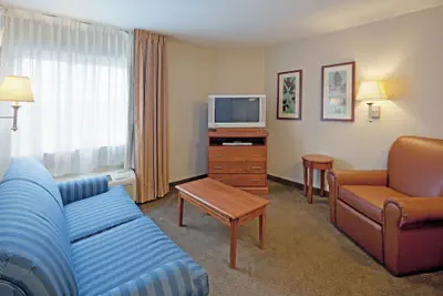 Photo 3 - Candlewood Suites West Springfield by IHG