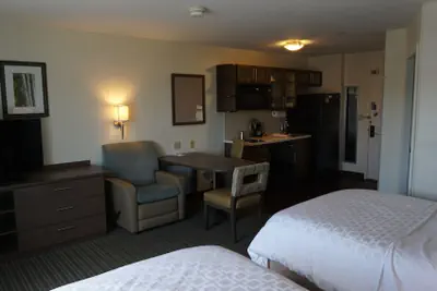 Photo 4 - Candlewood Suites West Springfield by IHG