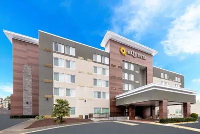Photo 2 - La Quinta Inn by Wyndham Lynnwood