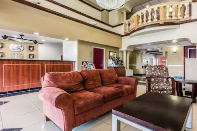 Photo 5 - Comfort Suites Bakersfield