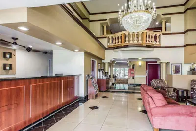Photo 4 - Comfort Suites Bakersfield