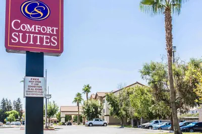 Photo 2 - Comfort Suites Bakersfield