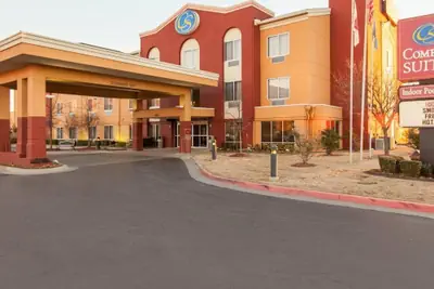 Photo 2 - Comfort Suites Tulsa Central