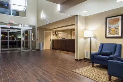 Photo 4 - Comfort Suites Tulsa Central