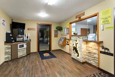Photo 3 - Super 8 by Wyndham Dubois
