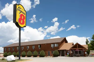 Photo 2 - Super 8 by Wyndham Dubois