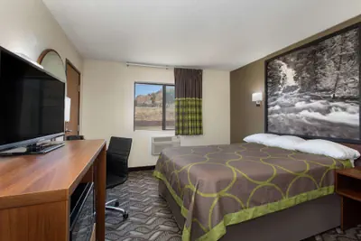 Photo 5 - Super 8 by Wyndham Dubois