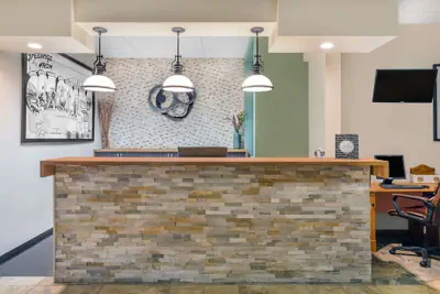Photo 4 - Travelodge by Wyndham Loveland/Fort Collins Area