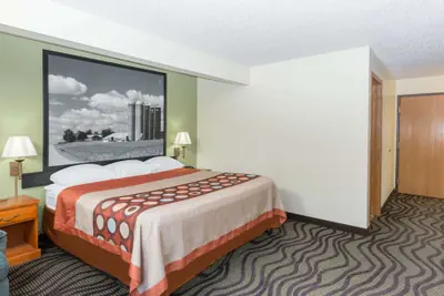 Photo 3 - Super 8 by Wyndham Newton