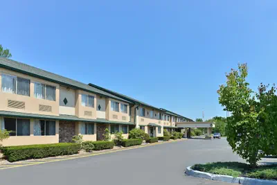 Photo 2 - Americas Best Value Inn New Paltz