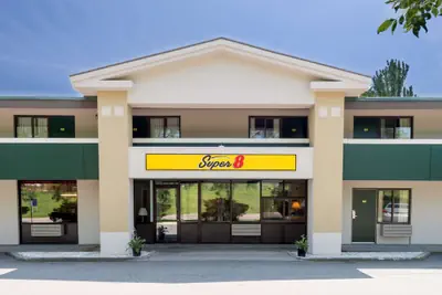 Photo 2 - Super 8 by Wyndham White River Junction