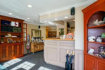 Photo 3 - Sand Pebbles Inn