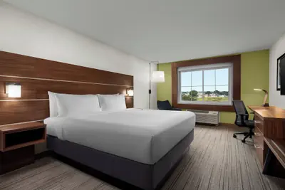 Photo 5 - Holiday Inn Express Hotel & Suites Marina - State Beach Area by IHG