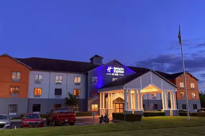 Photo 2 - Holiday Inn Express and Suites Morehead by IHG