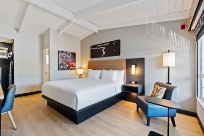 Photo 2 - Thunderbird Lodge