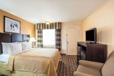Photo 5 - Travelodge by Wyndham South Burlington