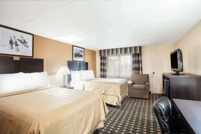 Photo 4 - Travelodge by Wyndham South Burlington