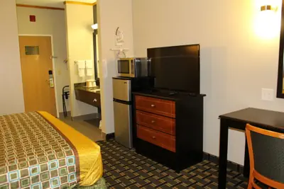Photo 4 - Homegate Inn and Suites