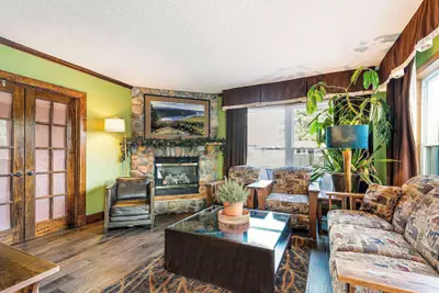 Photo 4 - Super 8 by Wyndham Lake George/Downtown