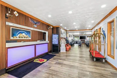 Photo 3 - Super 8 by Wyndham Uniontown PA
