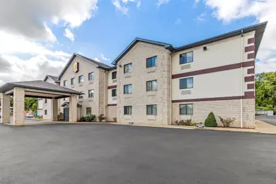 Photo 2 - Super 8 by Wyndham Uniontown PA
