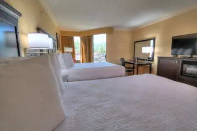 Photo 4 - Edgewater Hotel - Gatlinburg