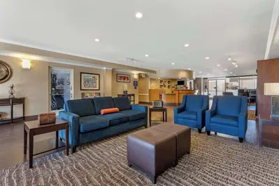 Photo 4 - Comfort Suites Visalia Convention Center