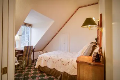 Photo 4 - Campbell House Inn