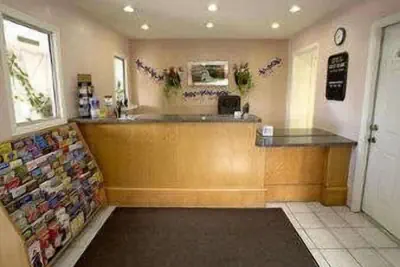 Photo 3 - Travelodge by Wyndham New Braunfels