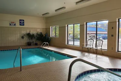 Photo 2 - Luxury Inn And Suites