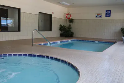 Photo 2 - Luxury Inn And Suites