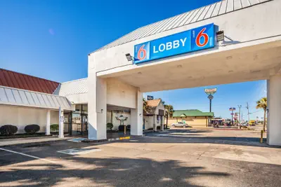 Photo 2 - Motel 6 Florence, SC
