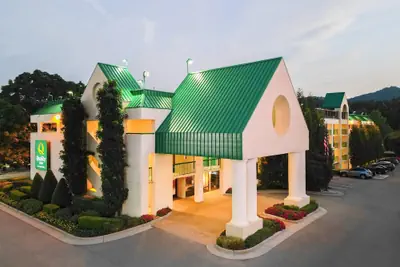 Photo 2 - Quality Inn Near the Island Pigeon Forge
