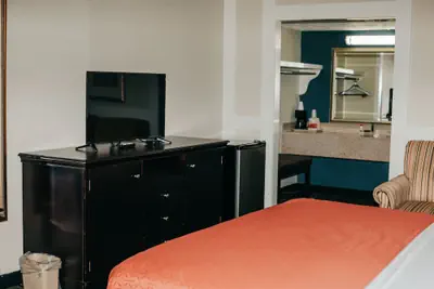 Photo 5 - Victorian Inn & Suites